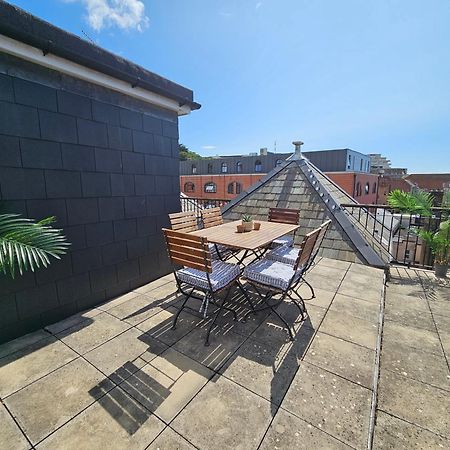 Cityscape Haven: 1 Bedroom Apartment With Terrace And City View Борнмът Екстериор снимка