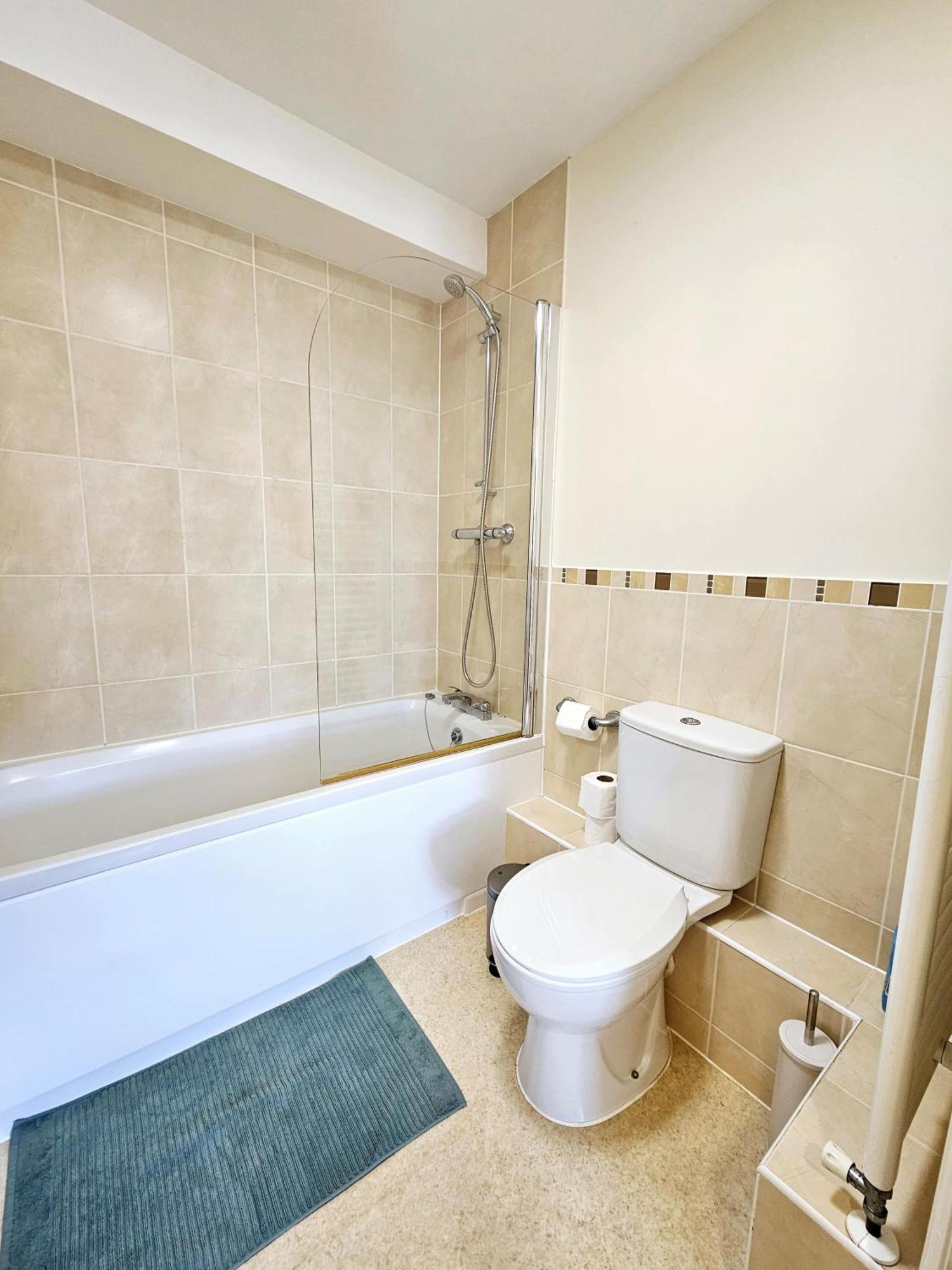 Cityscape Haven: 1 Bedroom Apartment With Terrace And City View Борнмът Екстериор снимка