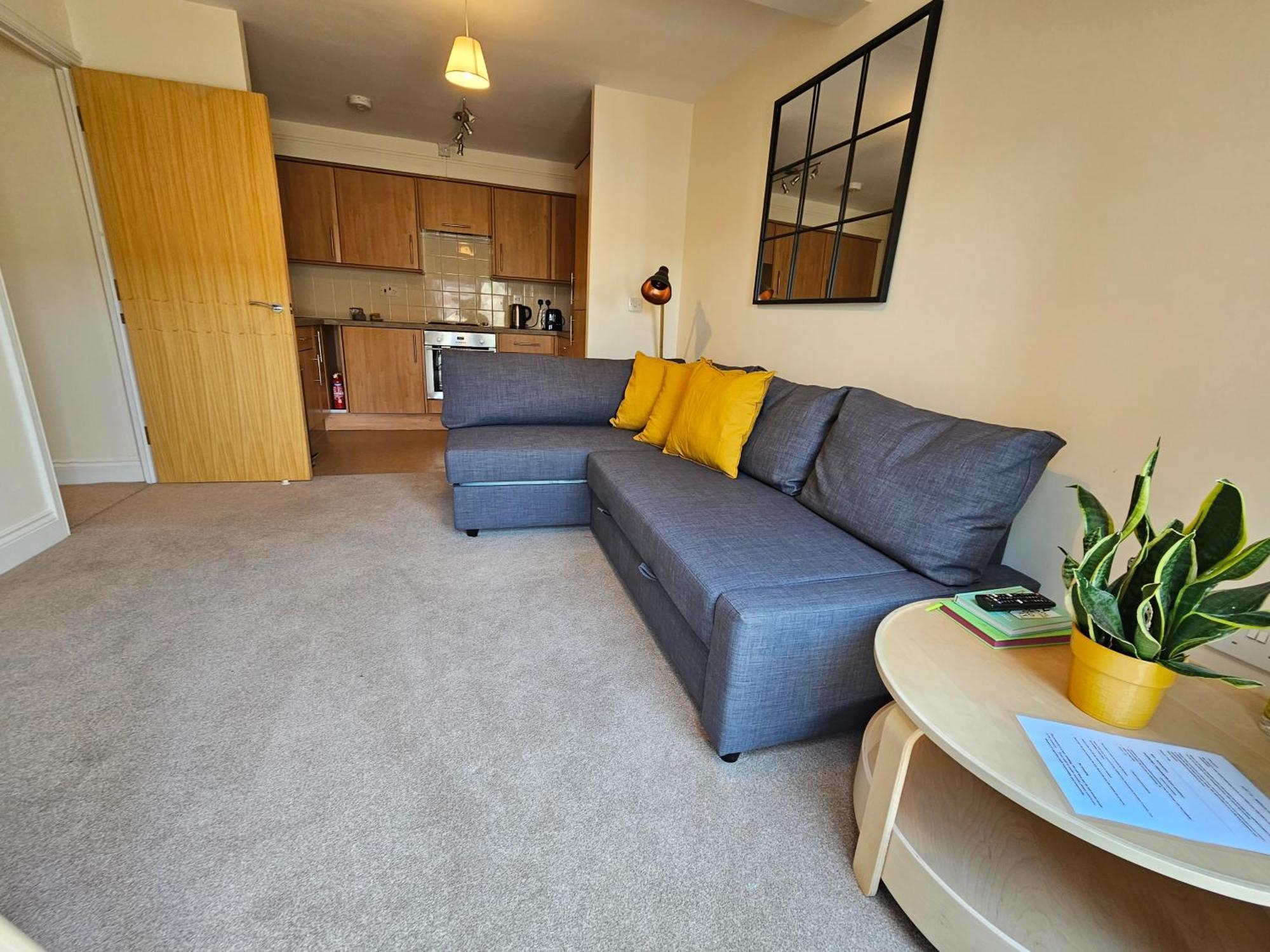 Cityscape Haven: 1 Bedroom Apartment With Terrace And City View Борнмът Екстериор снимка